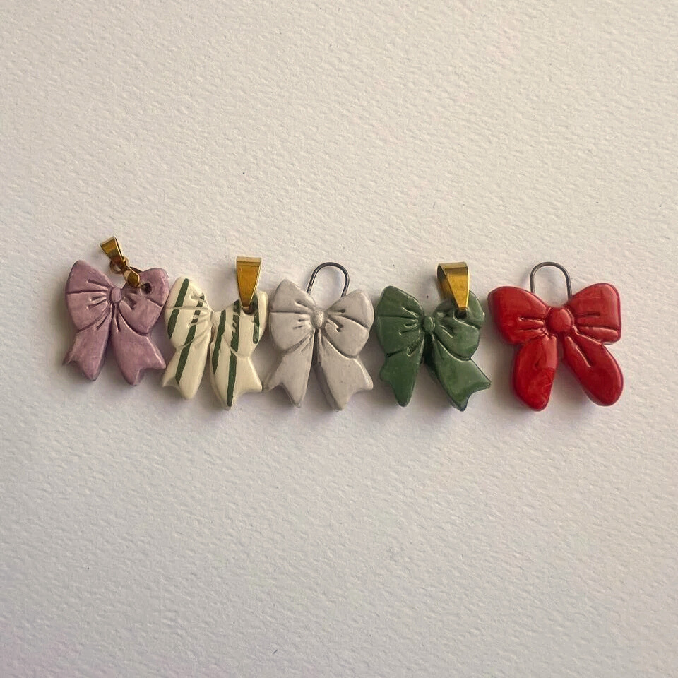 Icona rappresentativa di accessori in ceramica come ciondoli